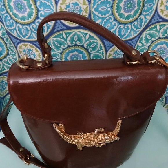 Chic Brown Crossbody Bag with Gold Crocodile detail. - Picture 3 of 16